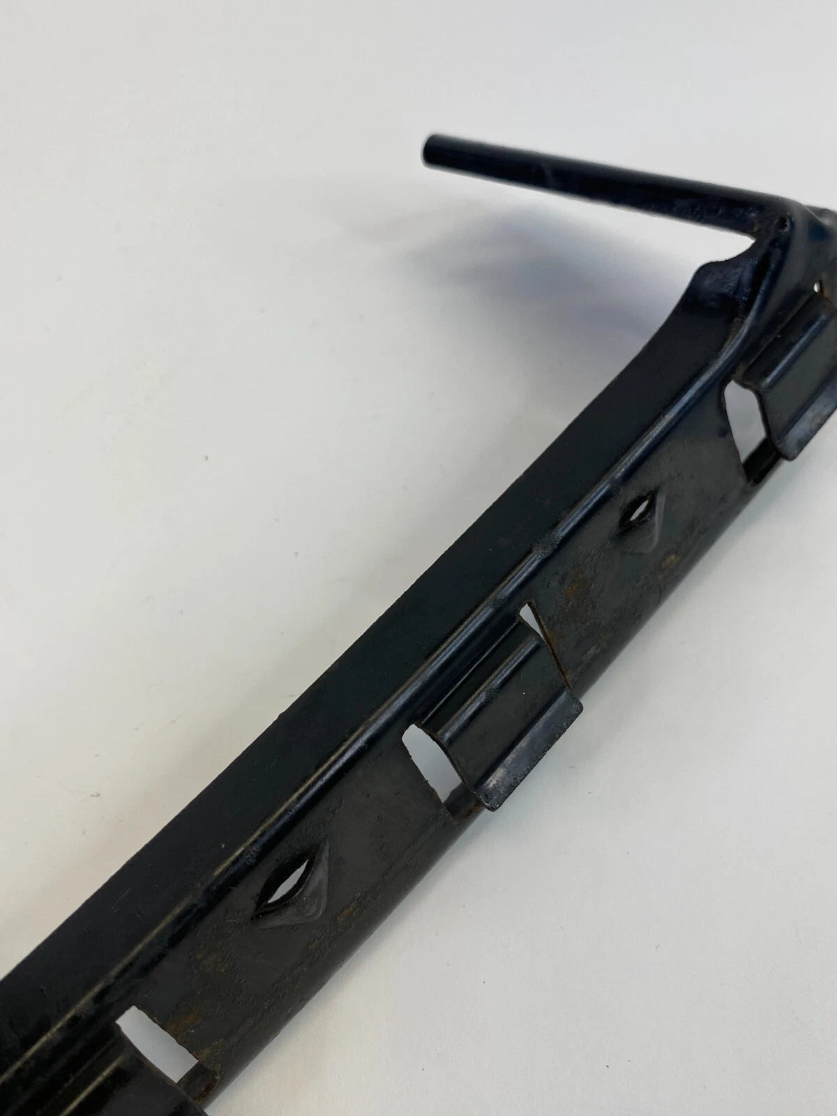 2014-2016 KIA FORTE FORTE5 FRONT LEFT DRIVER BUMPER RETAINER BRACKET COVER OEM