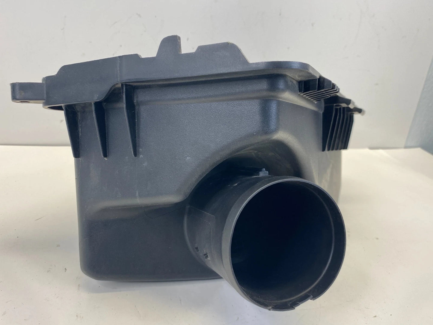 2015 2016 2017 CHRYSLER 200 2.4L AIR INTAKE CLEANER BOX COVER LID OEM