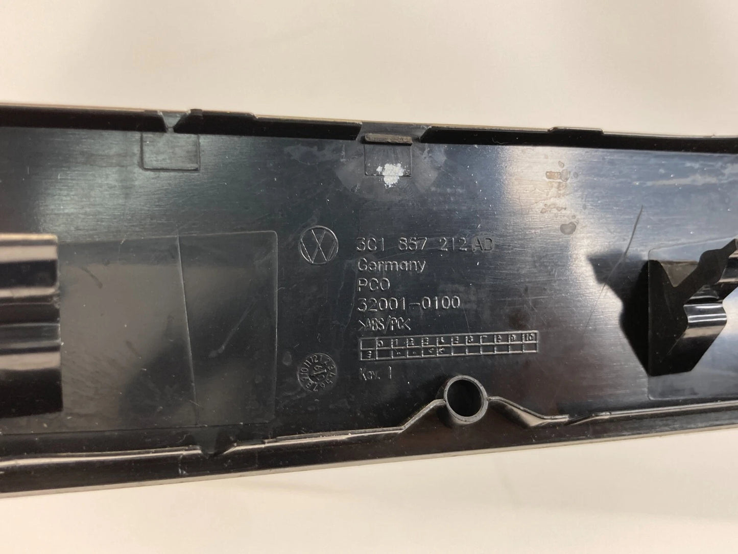2009-2011 VOLKSWAGEN CC DASH PANEL COVER BEZEL TRIM 3C1-857-212-AD OEM