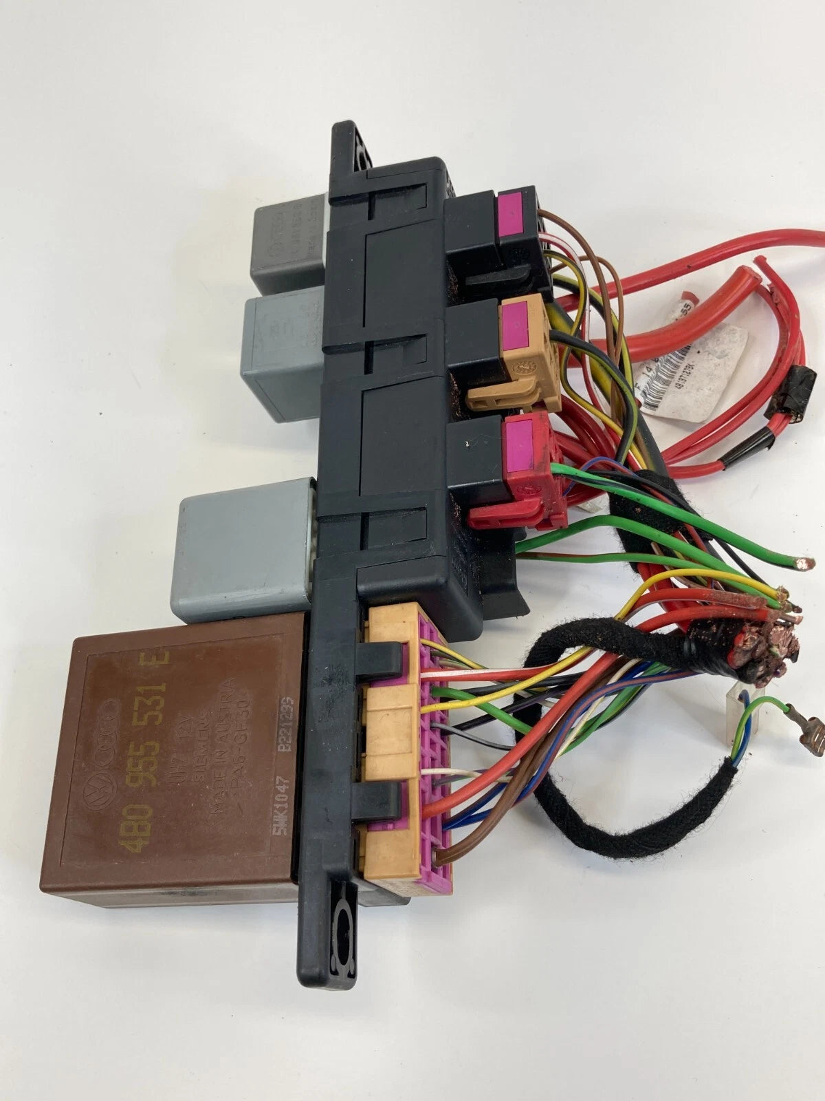 98 99 00 01 02 03 04 AUDI A6 QUATTRO FUSE BOX RELAY PLATE CONTROL UNIT OEM