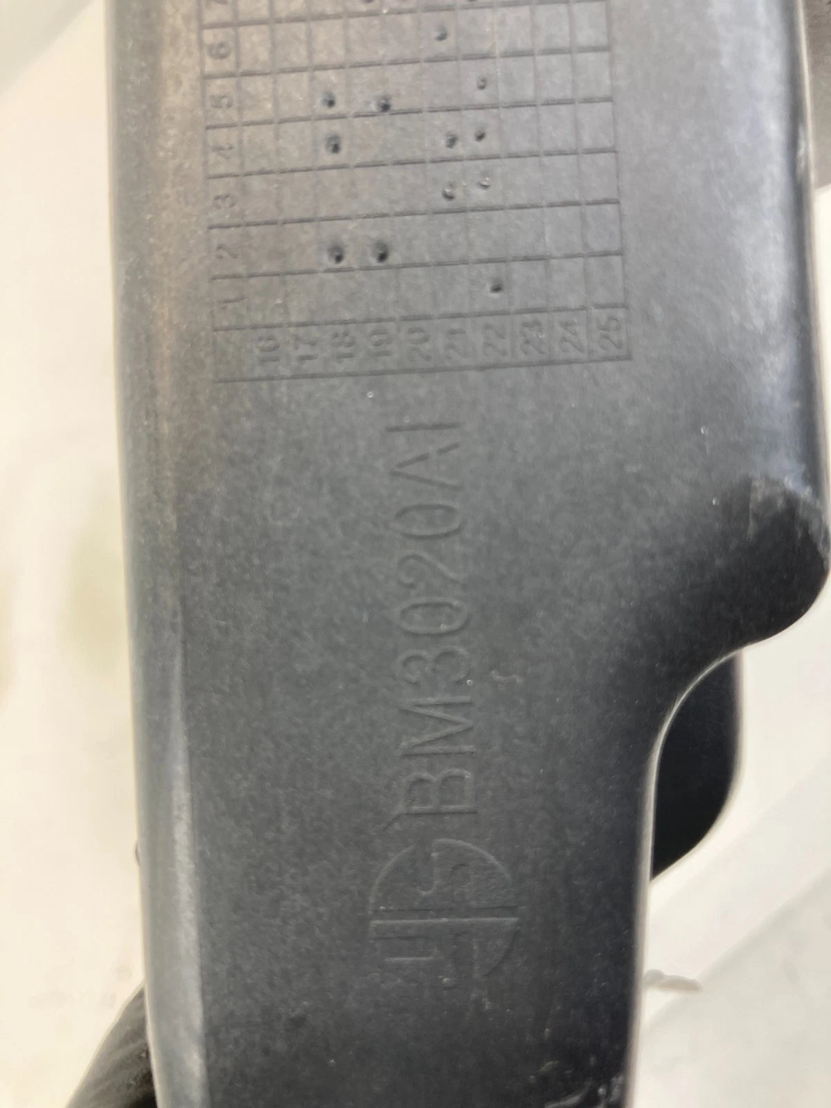 2007 2008 BMW 328XI FRONT LEFT SIDE HEADLIGHT HEADLAMP BRACKET SUPPORT BM2508102