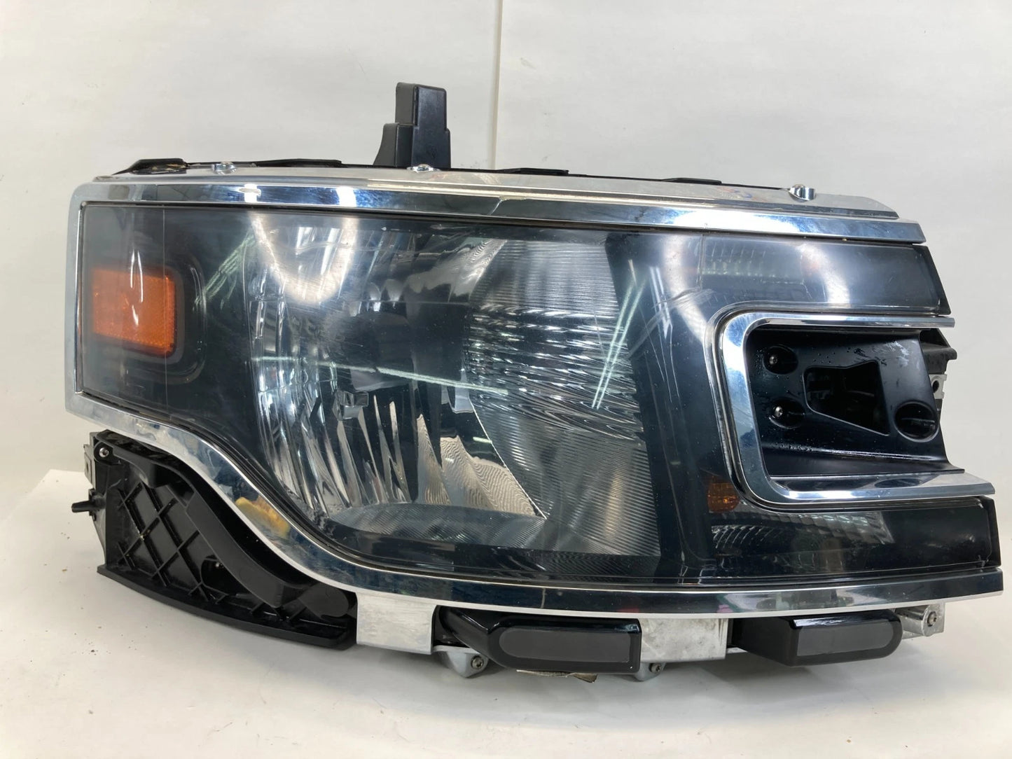 2013-2019 Ford Flex Front Right FR RH Halogen Headlight Headlamp DA83-13005 OEM