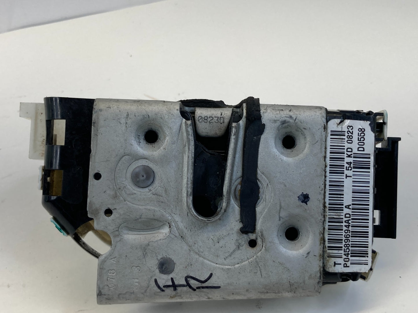 2011-2016 Chrysler Town & Country Front Right Door Lock Latch Actuator 04589694A