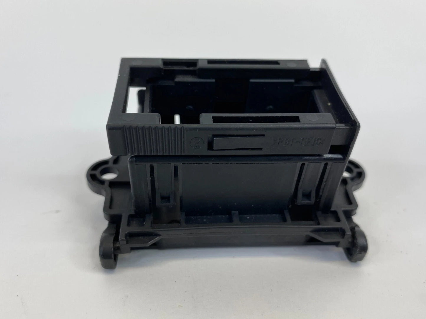 2003-2006 MERCEDES-BENZ E500 DIAGNOSTIC PLUG PORT UNDER COVER 202-540-23-73