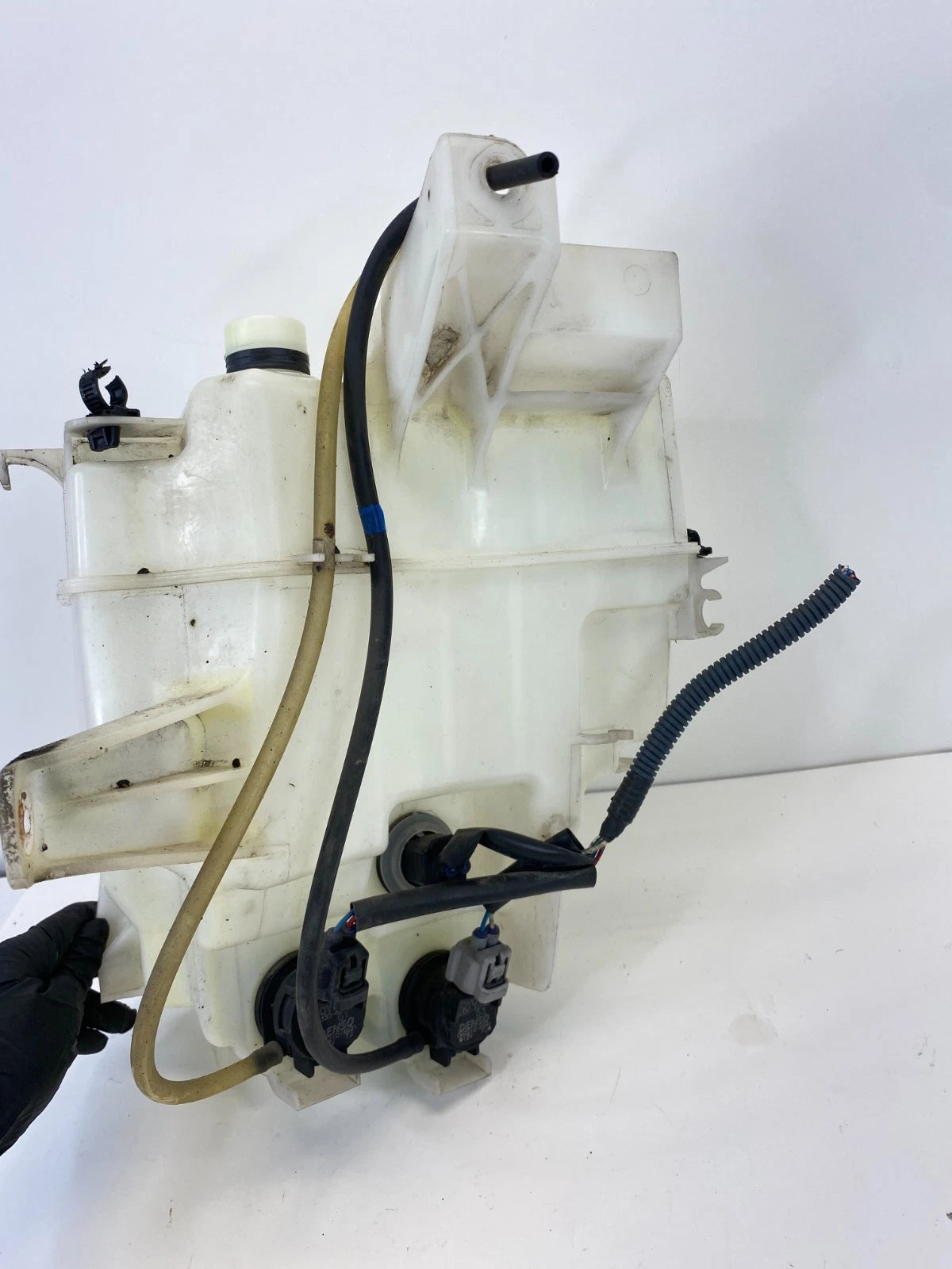 06-08 TOYOTA RAV4 WINDSHIELD WASHER FLUID RESERVOIR WITH PUMPS OEM 060851-205