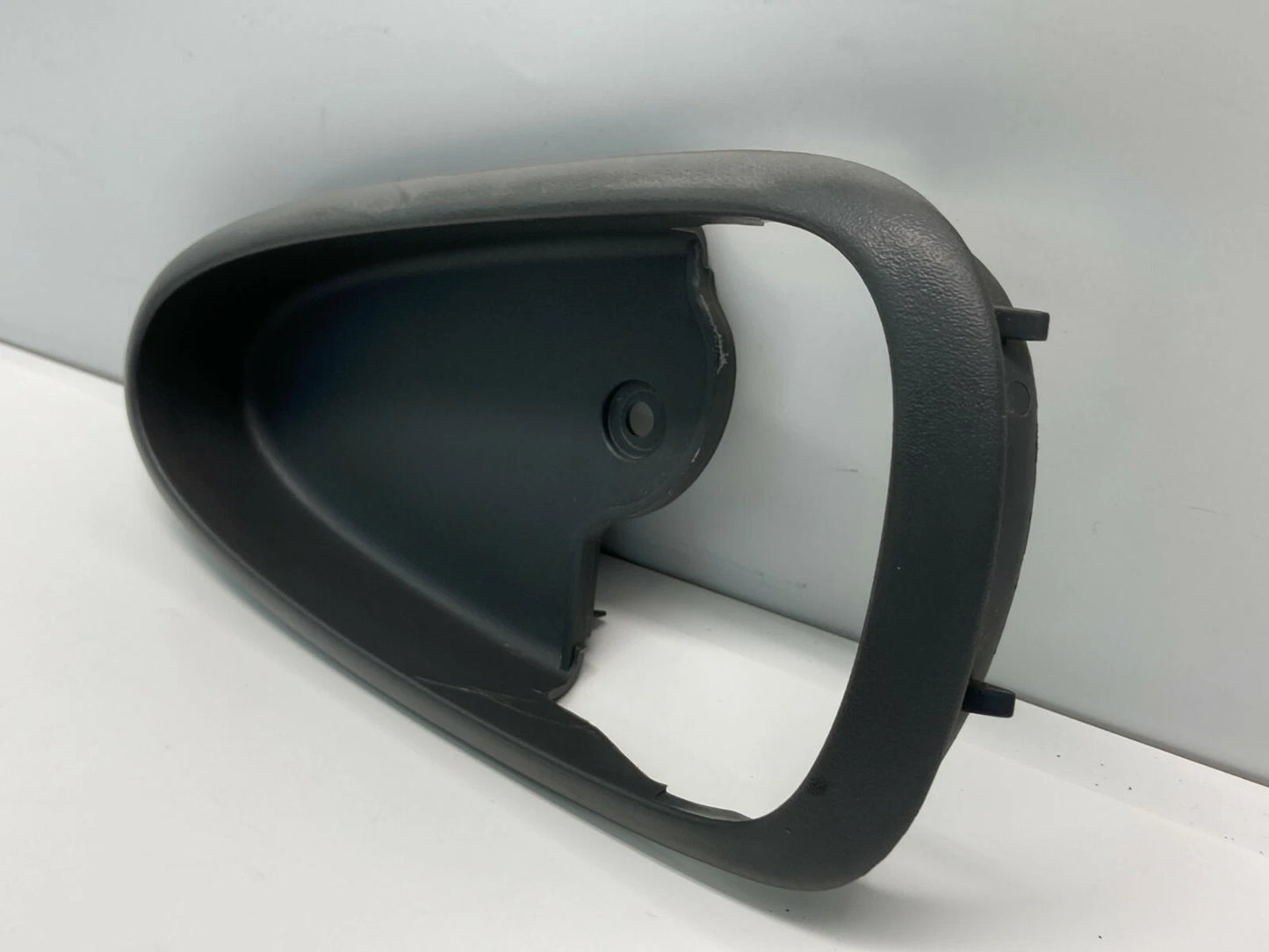 1999-2005 PONTIAC GRAND AM FRONT RIGHT PASSENGER SIDE INSIDE DOOR HANDLE BEZEL