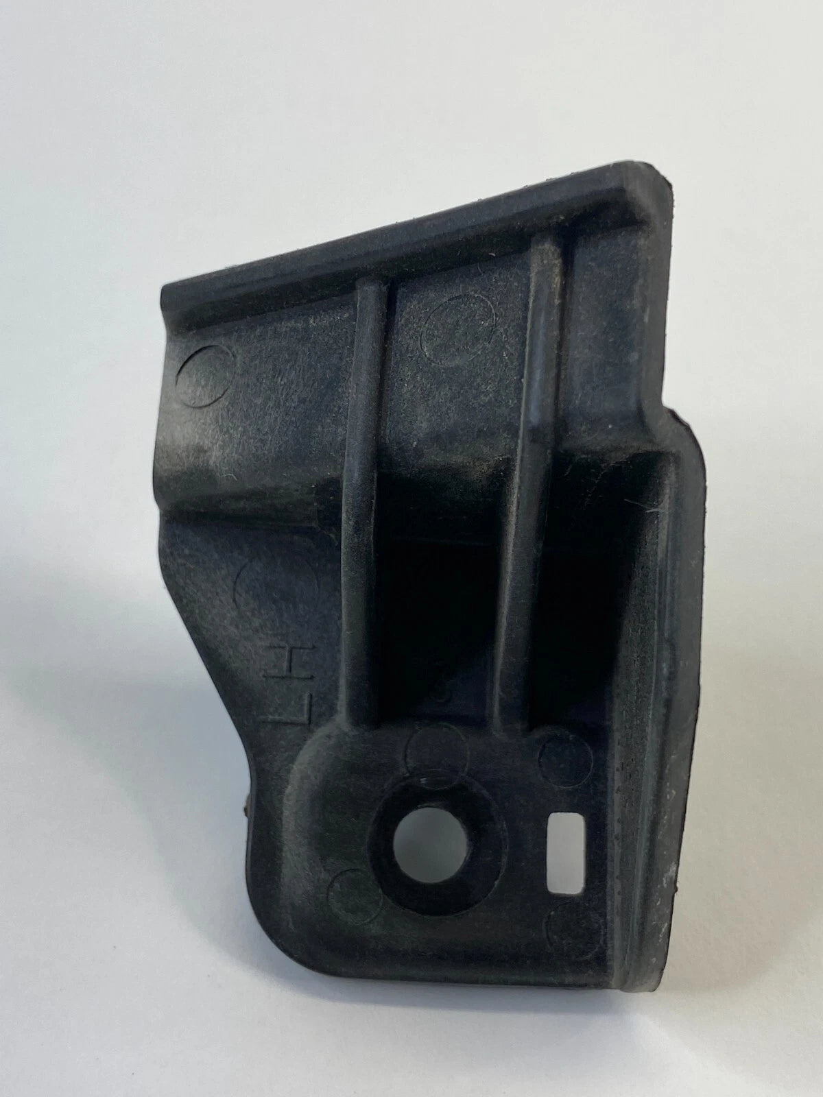2006 2007 2008 HYUNDAI SONATA FRONT LEFT BUMPER UPPER BRACKET MOUNT COVER OEM