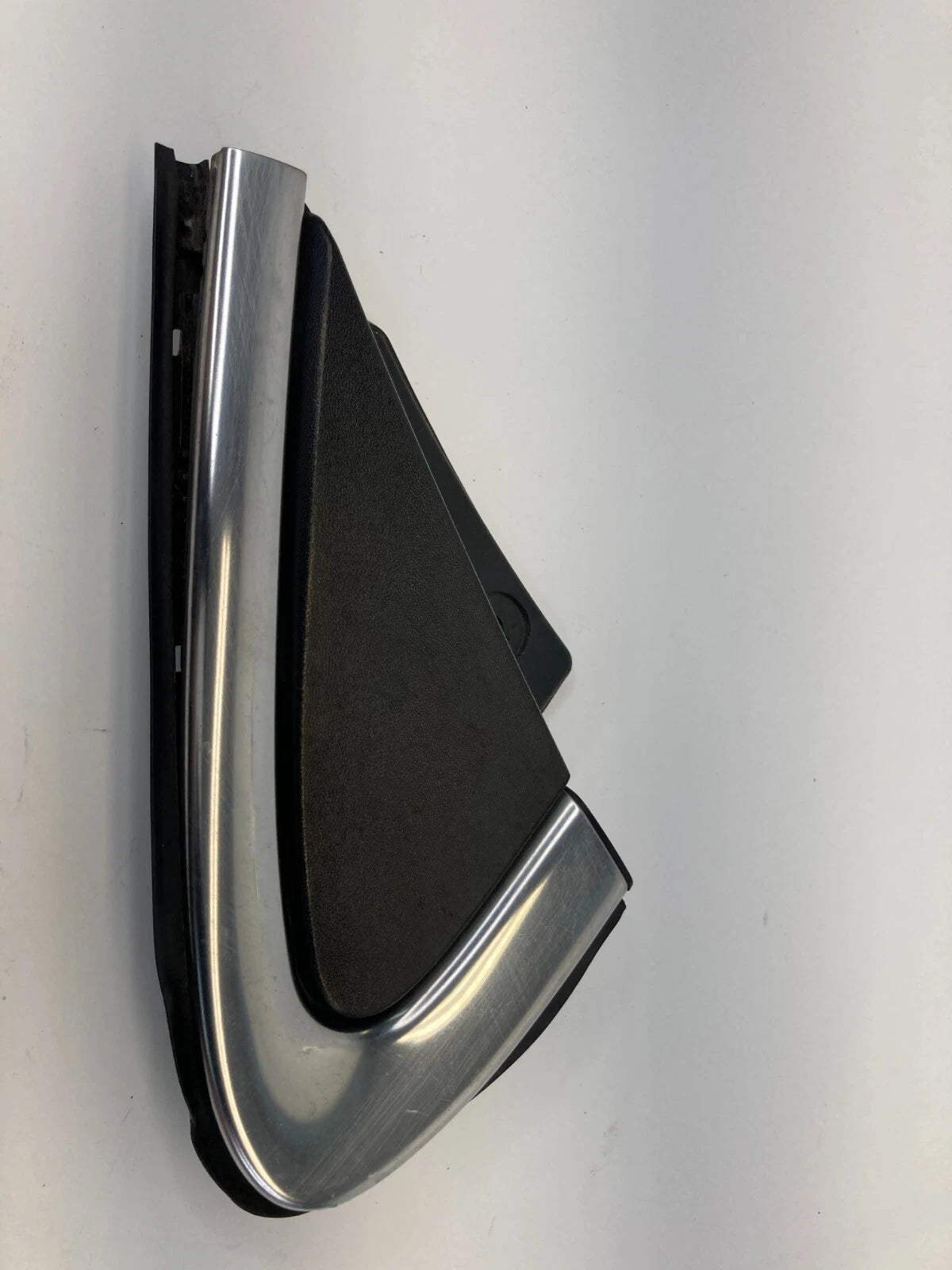 08-12 BUICK ENCLAVE FRONT LEFT DRIVER SIDE EXTERIOR PILLAR CORNER COVER MOLDING