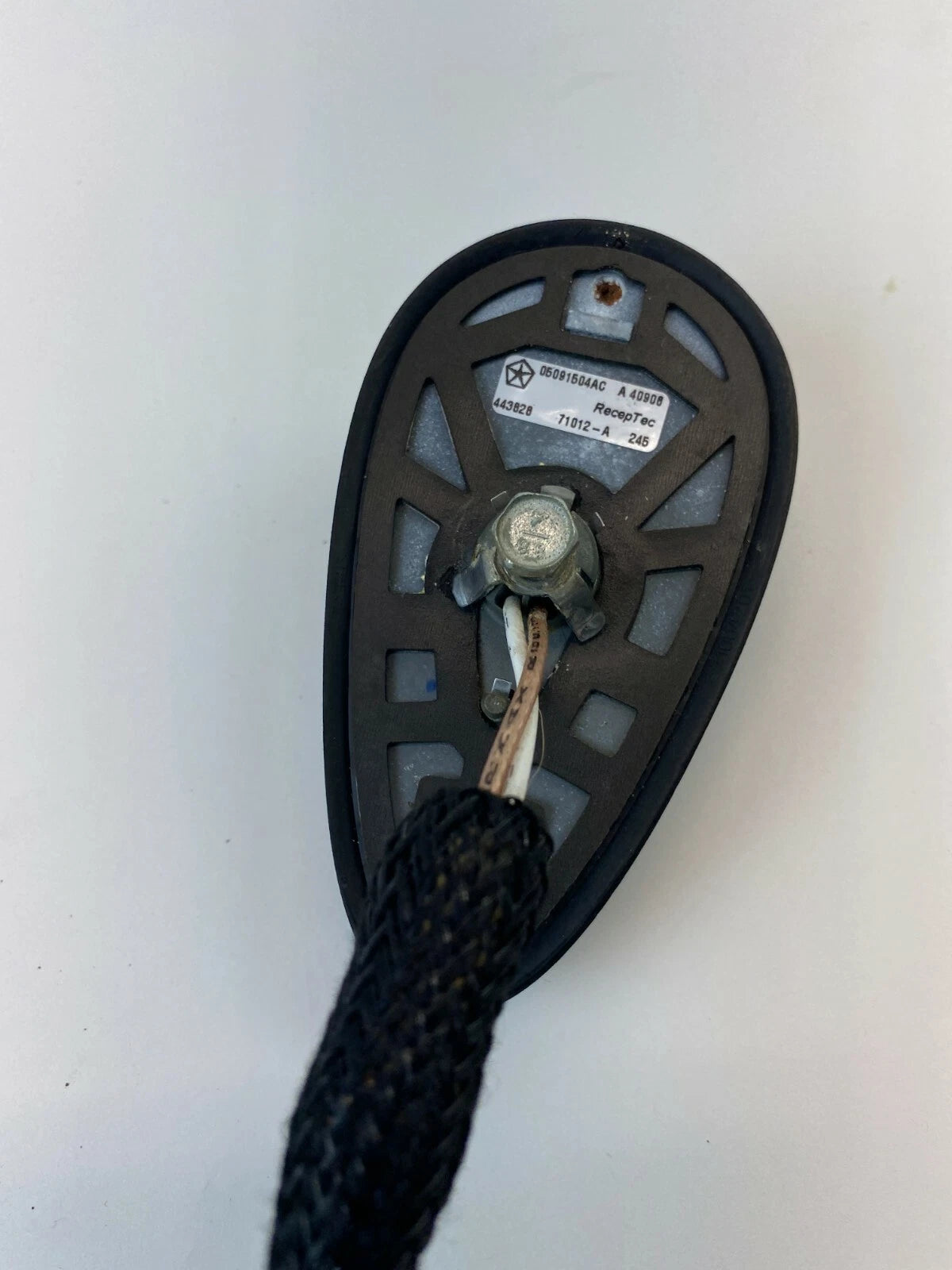 2005 JEEP GRAND CHEROKEE ROOF MOUNT RADIO SATELLITE ANTENNA 05091504AC