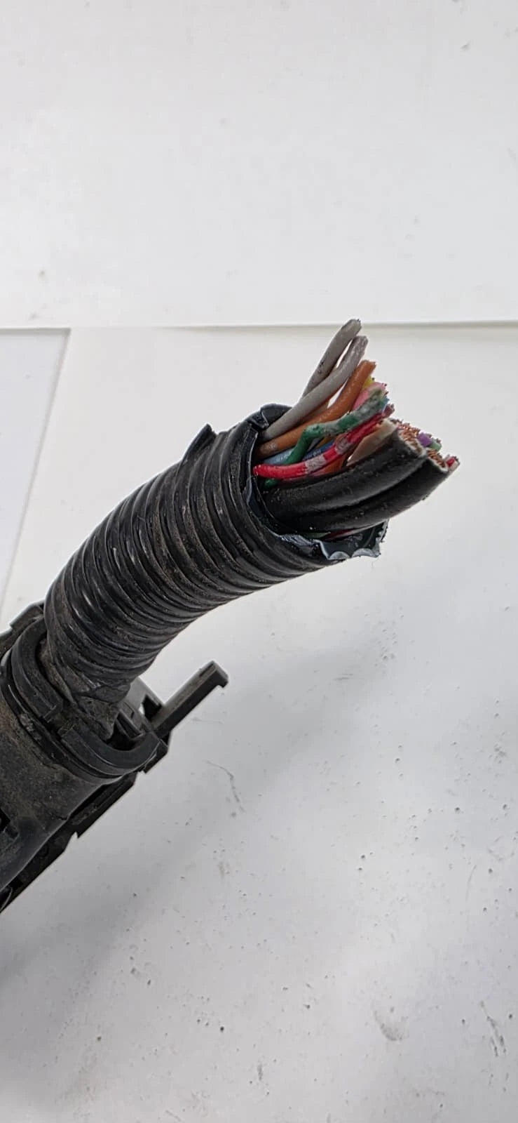 2005-2008 Nissan Pathfinder 4.0L V6 Anti Lock Brake Pump Plug Connector OEM