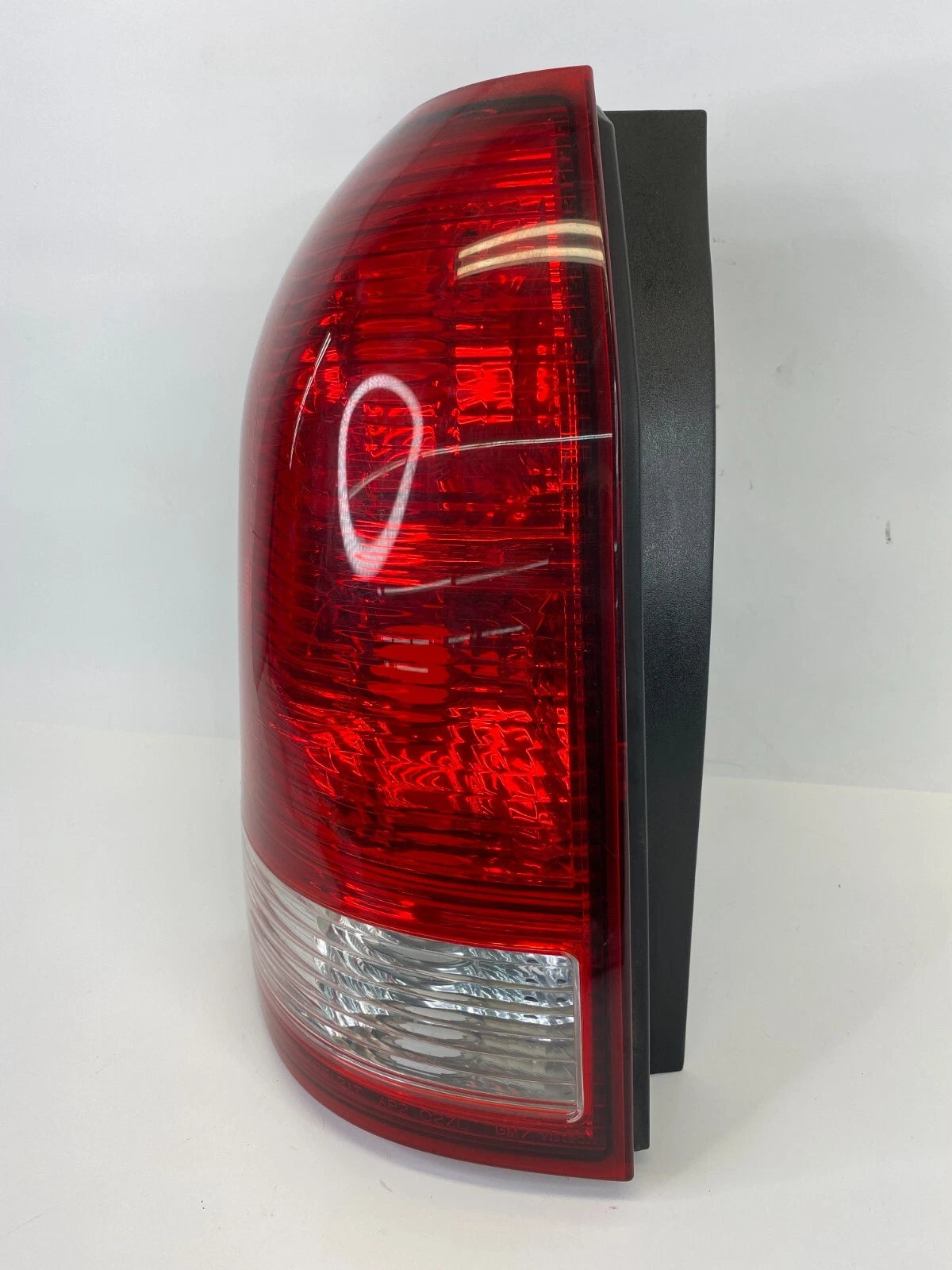 2002-2007 SATURN VUE LEFT DRIVER SIDE TAIL LIGHT TAILLIGHT TAILLAMP 22711437 OEM
