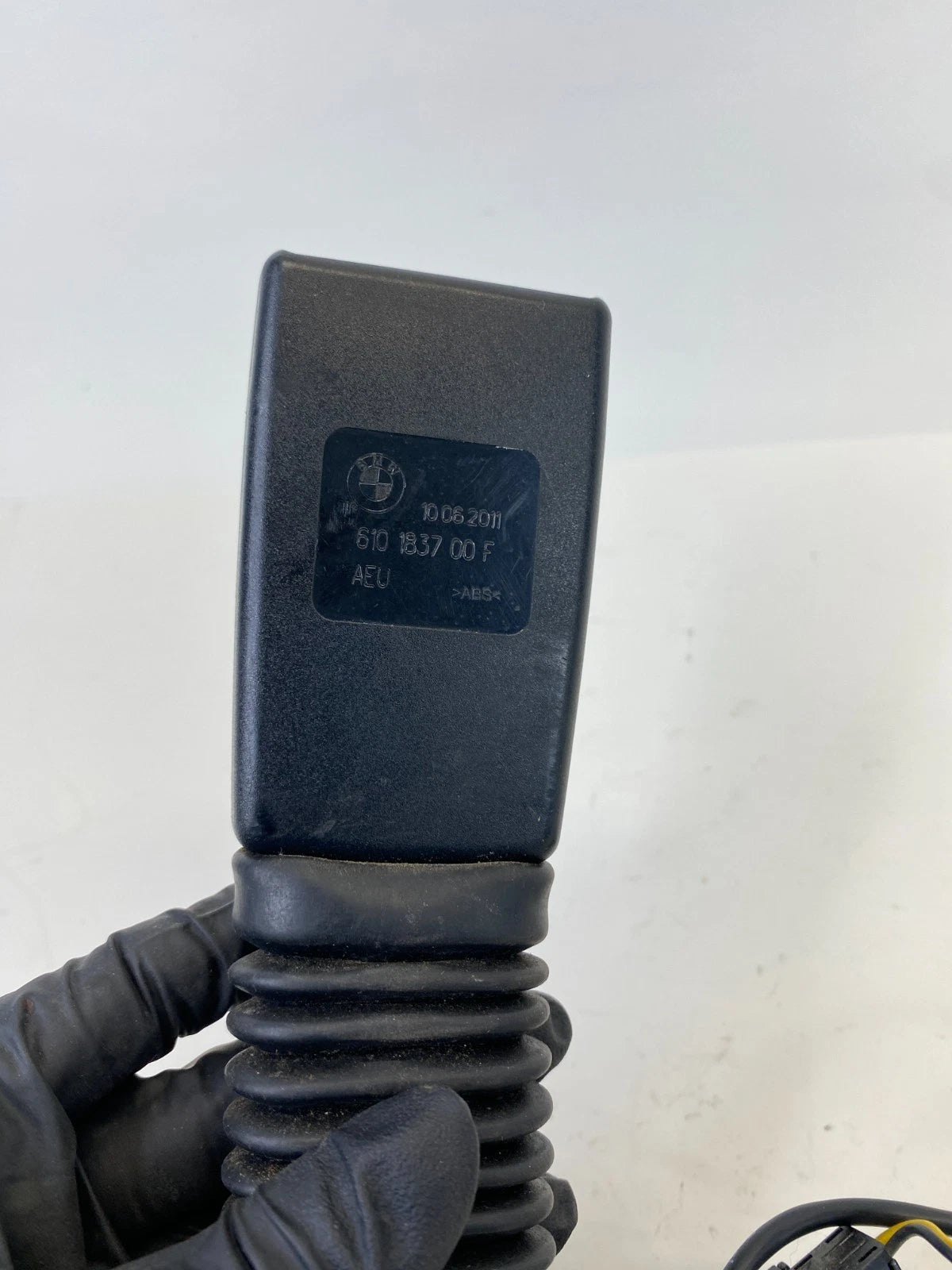 07-12 MINI COOPER FRONT RH PASSENGER SEAT BELT BUCKLE TENSIONER 610183700F OEM