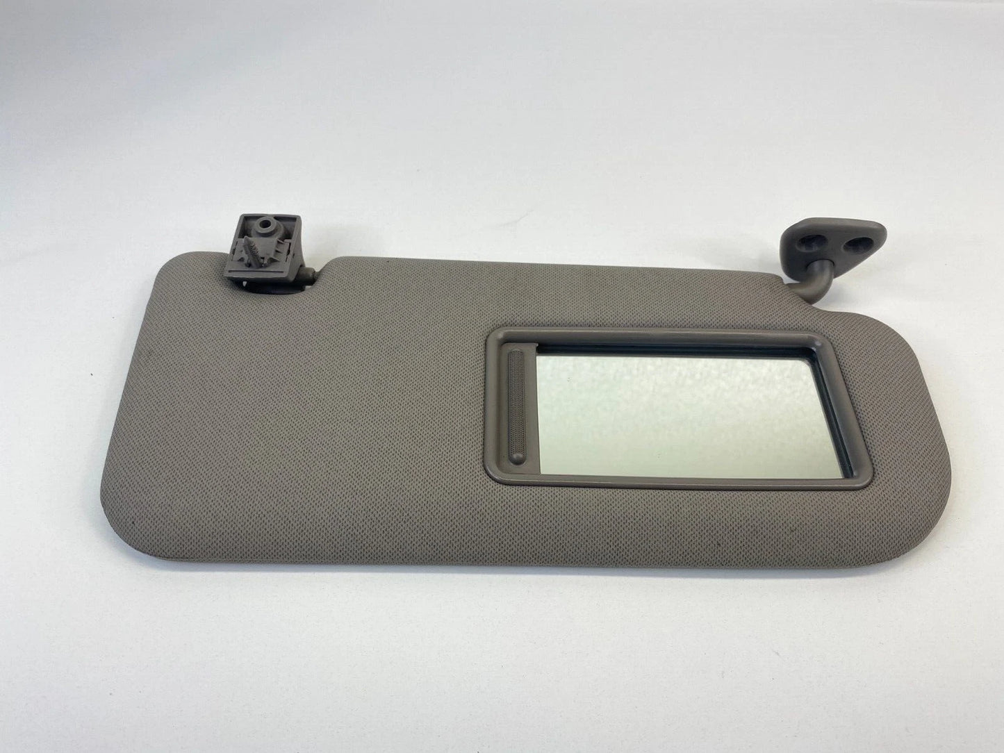 2010-2015 HYUNDAI TUCSON RIGHT PASSENGER SIDE SUNVISOR SUN VISOR SHADE W CLIP