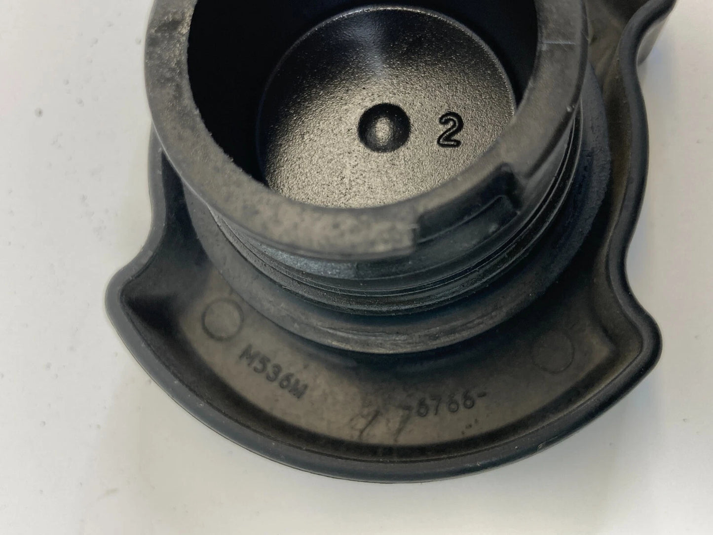 2006-2012 FORD FUSION ENGINE OIL FILLER FLUID RESERVOIR TANK CAP COVER M536M OEM
