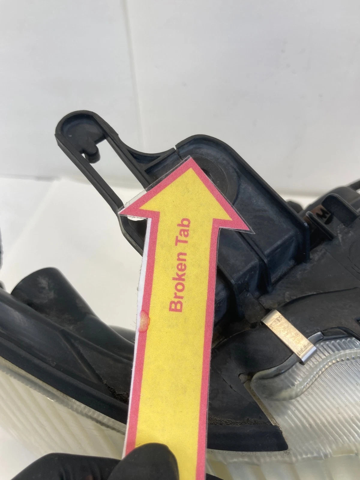 2005-2007 MERCURY MARINER FRONT RIGHT SIDE HEADLIGHT HEADLAMP 5E64-13005-A