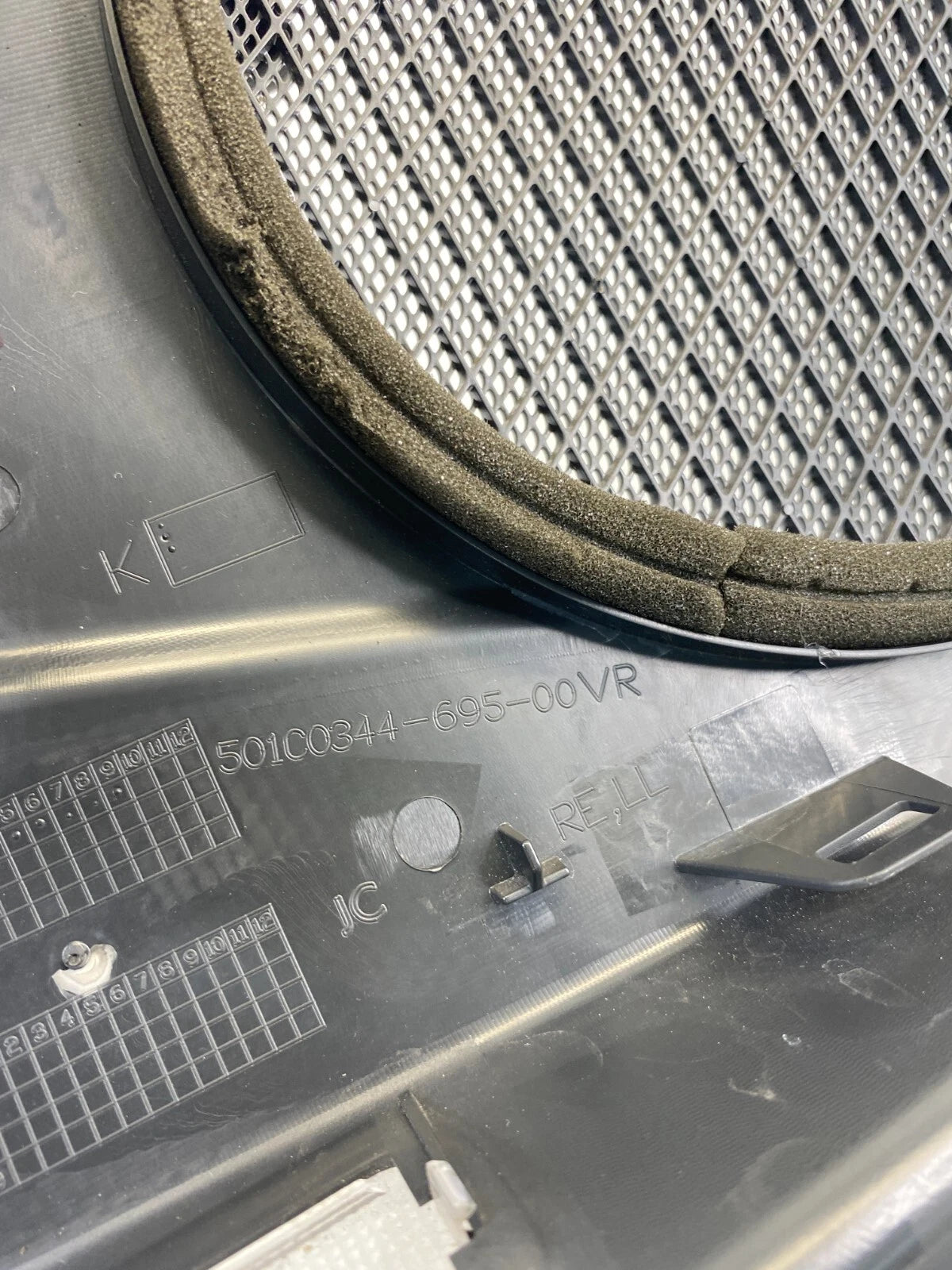 03-09 MERCEDES BENZ E350 FRONT RIGHT DOOR PANEL SPEAKER GRILLE COVER A2117270688