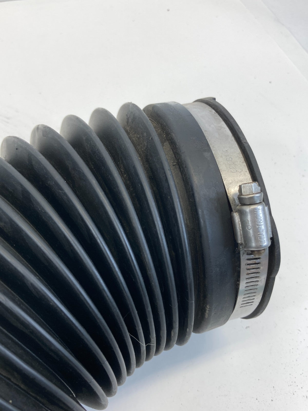 2011-2016 Town & Country 3.6L V6 Engine Air intake Cleaner Hose Duct Tube Assy