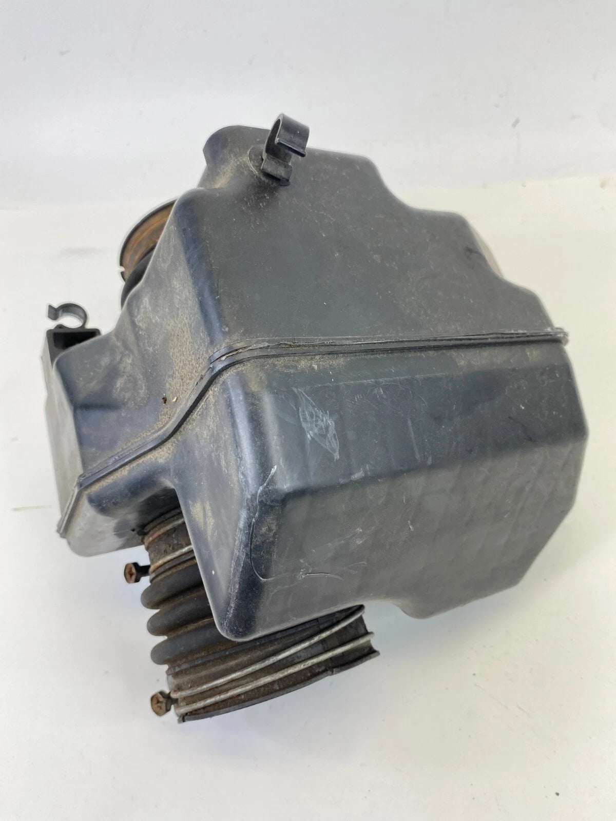 02 03 LEXUS ES300 04-06 ES330 AIR INTAKE RESONATOR BOX DUCT TUBE 17893-20070 OEM