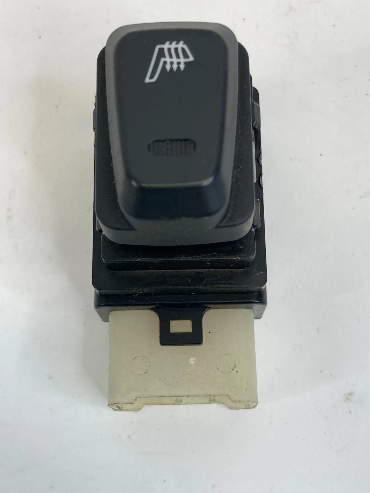 2011-2014 HYUNDAI SONATA REAR RIGHT PANEL SEAT HEATER BUTTON SWITCH 202009715