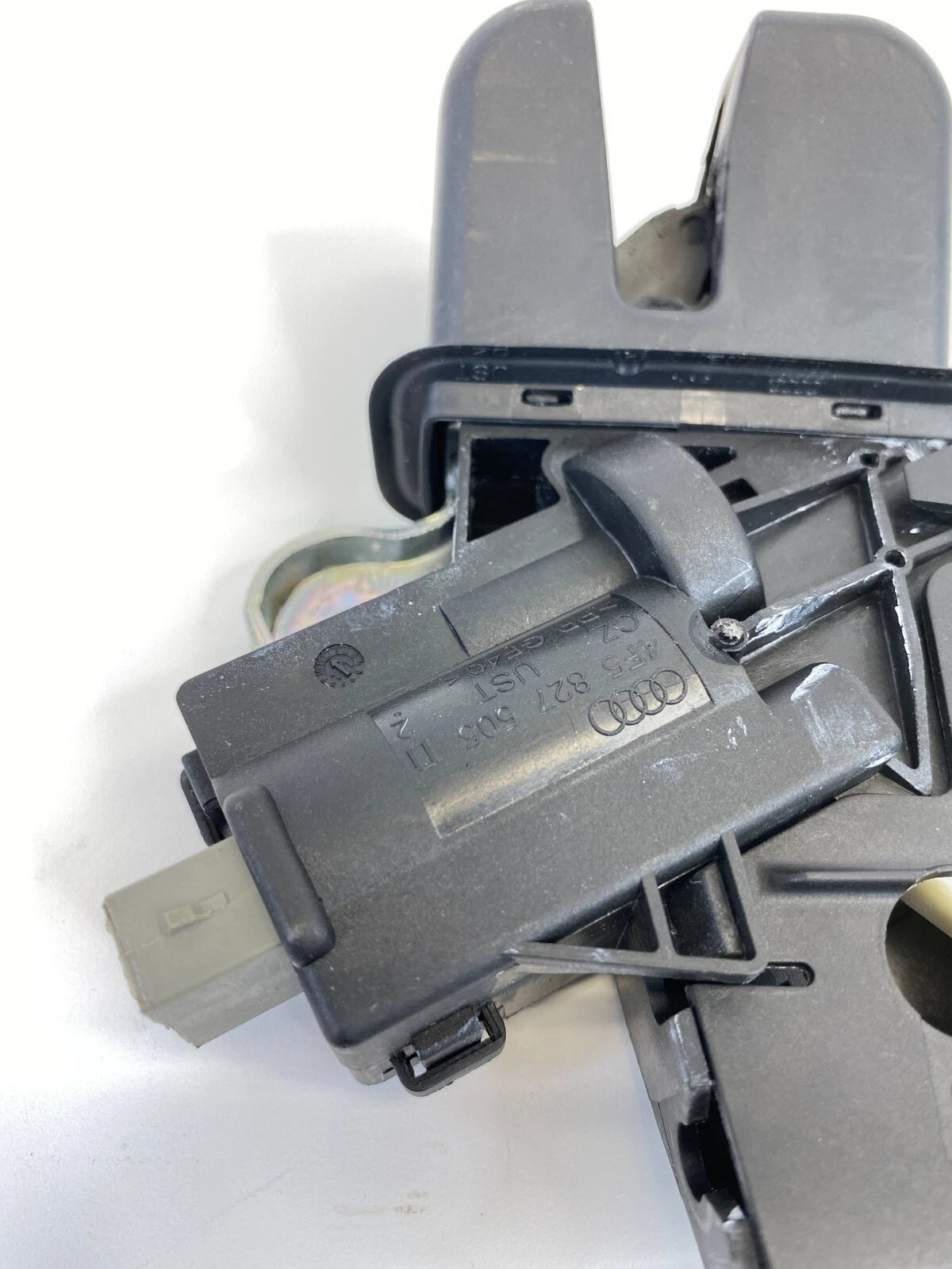 2005-2016 AUDI A4 QUATTRO REAR TRUNK LOCK LATCH ACTUATOR RELEASE 4F5827505D OEM