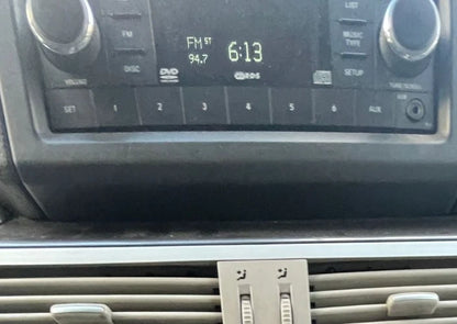 2009 2010 Volkswagen Routan Radio Receiver AM/FM CD Assembly 68050442AC OEM