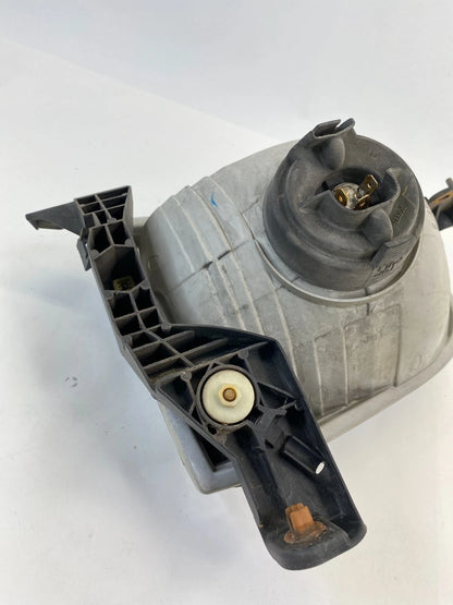 2001-2004 TOYOTA SEQUOIA FRONT RIGHT PASSENGER HEADLIGHT HEADLAMP LAMP OEM