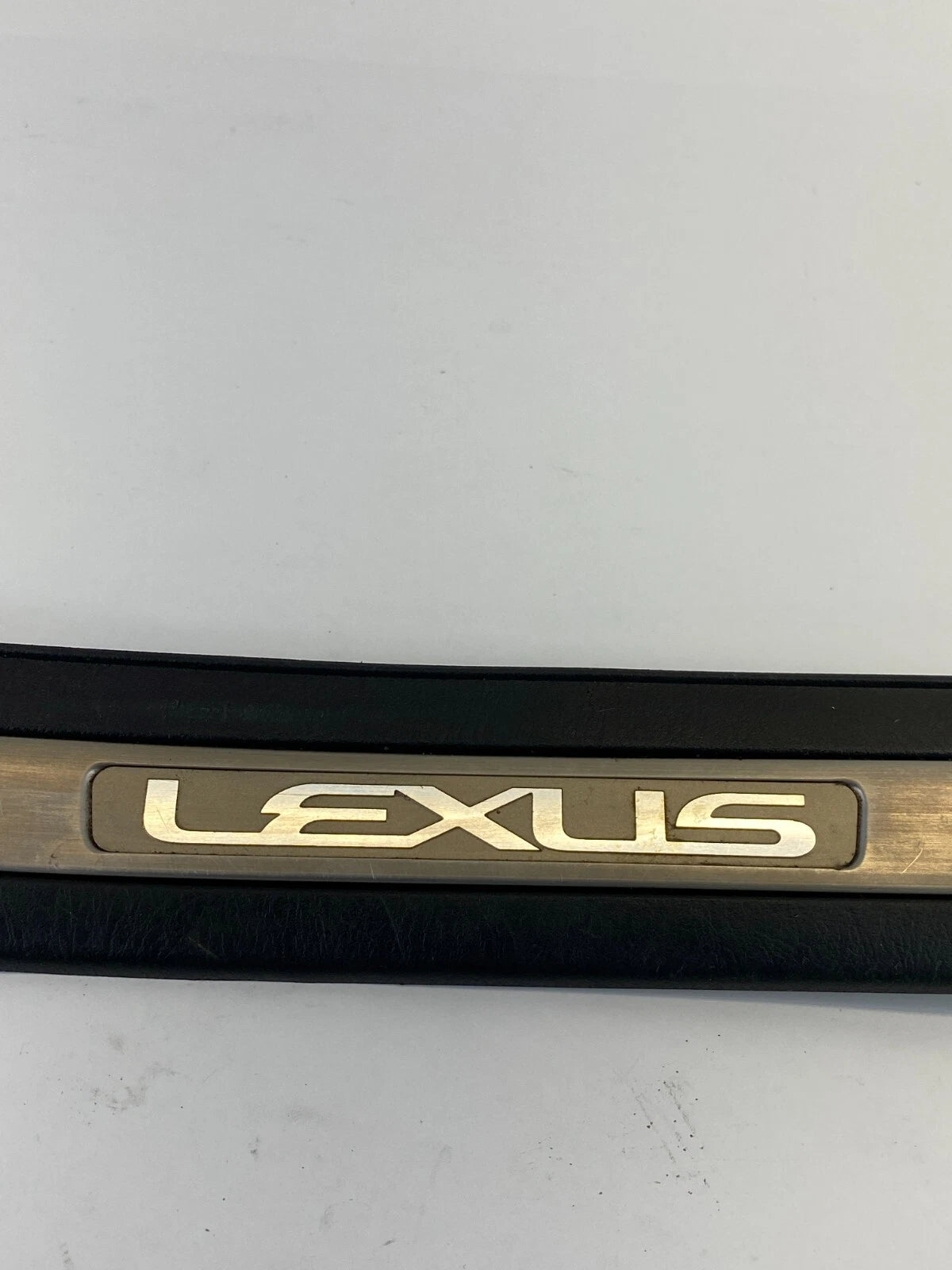 1998-2005 LEXUS GS300 REAR RIGHT SIDE DOOR SILL SCUFF STRIP PLATE 67915-30090