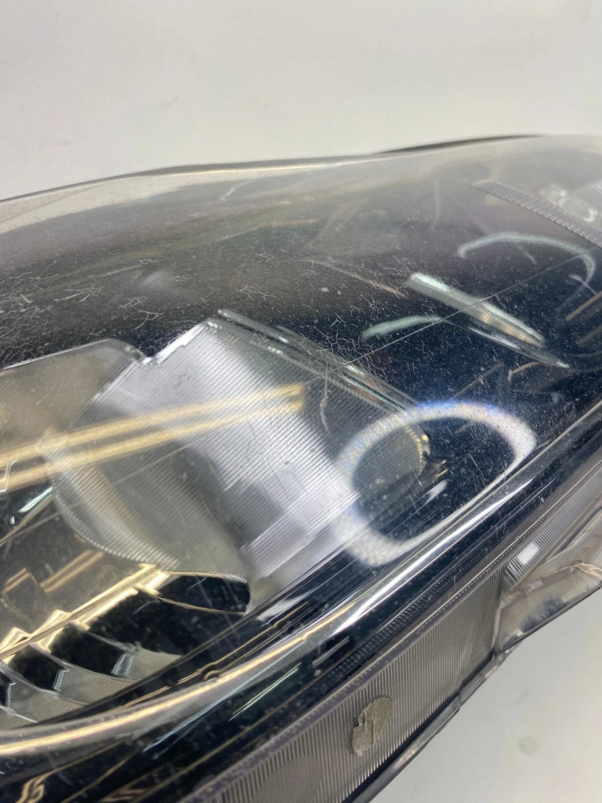 2017-2022 Chevrolet Traverse Right Side Headlight Halogen Lamp Assy 42576956 OEM