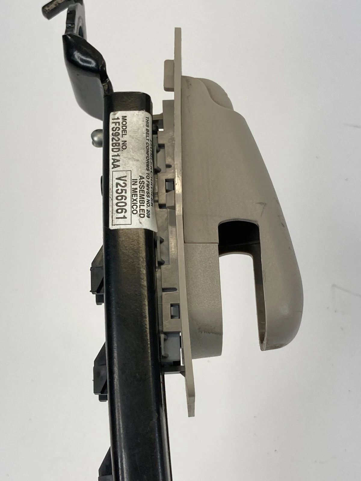 2006-2010 JEEP COMMANDER FRONT RIGHT SEAT BELT HEIGHT ADJUSTER 1FS92BD1AA OEM