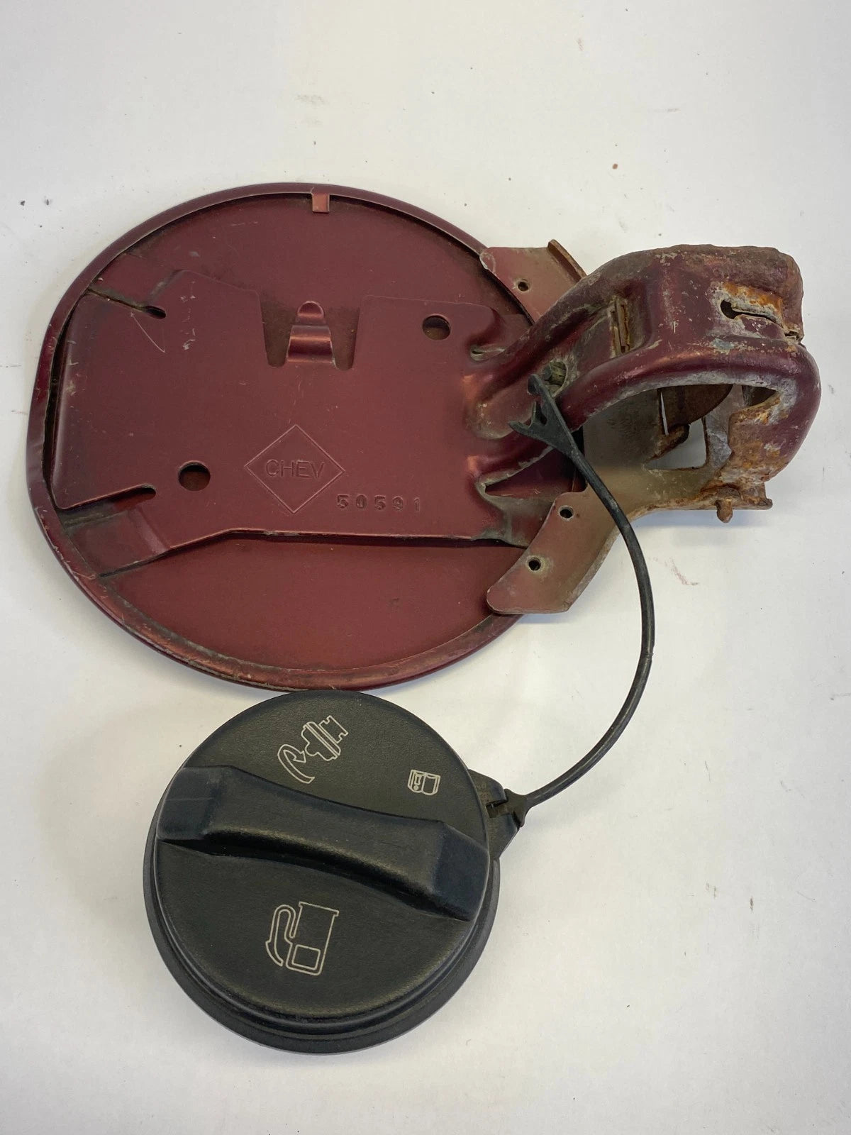 2002-2006 CHEVY TRAILBLAZER EXT FUEL FILLER GAS TANK DOOR LID COVER W/ TANK CAP