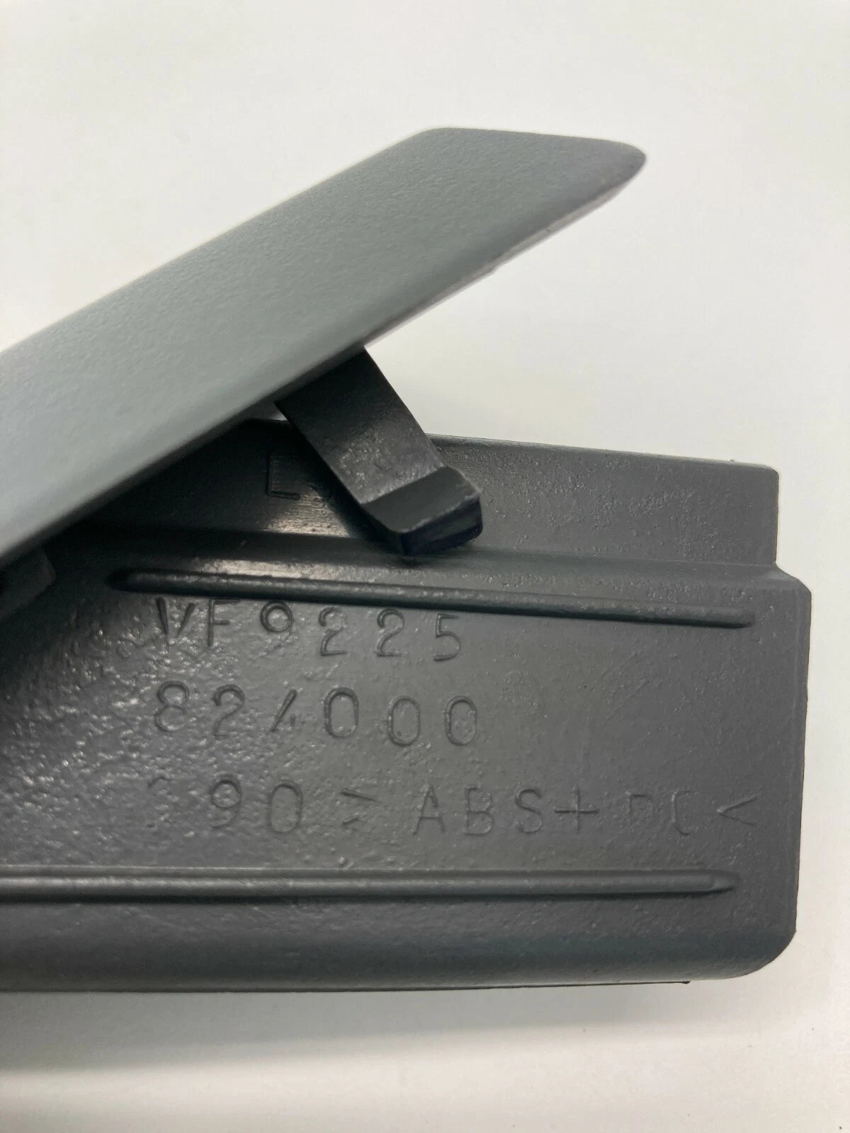 02-07 Buick Rendezvous Dash Left Driver Side Defrost Vent Grille Panel VF9225