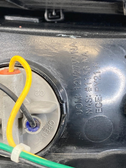 2014-2019 Kia Soul Rear Right Passenger Side Tail Light Taillight Lamp 92402B2