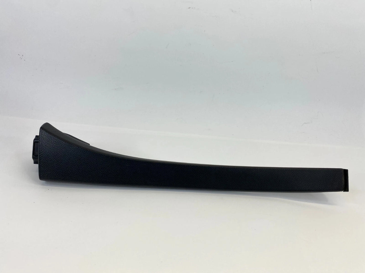 04-07 BMW 530I 525I FRONT CENTER CONSOLE ARMREST ARM REST STRIP TRIM TOP 7060019