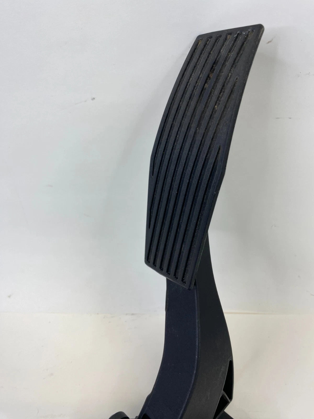 2011-2017 BUICK REGAL CXL ELECTRONIC ACCELERATOR GAS PEDAL ASSEMBLY 13237352 OEM