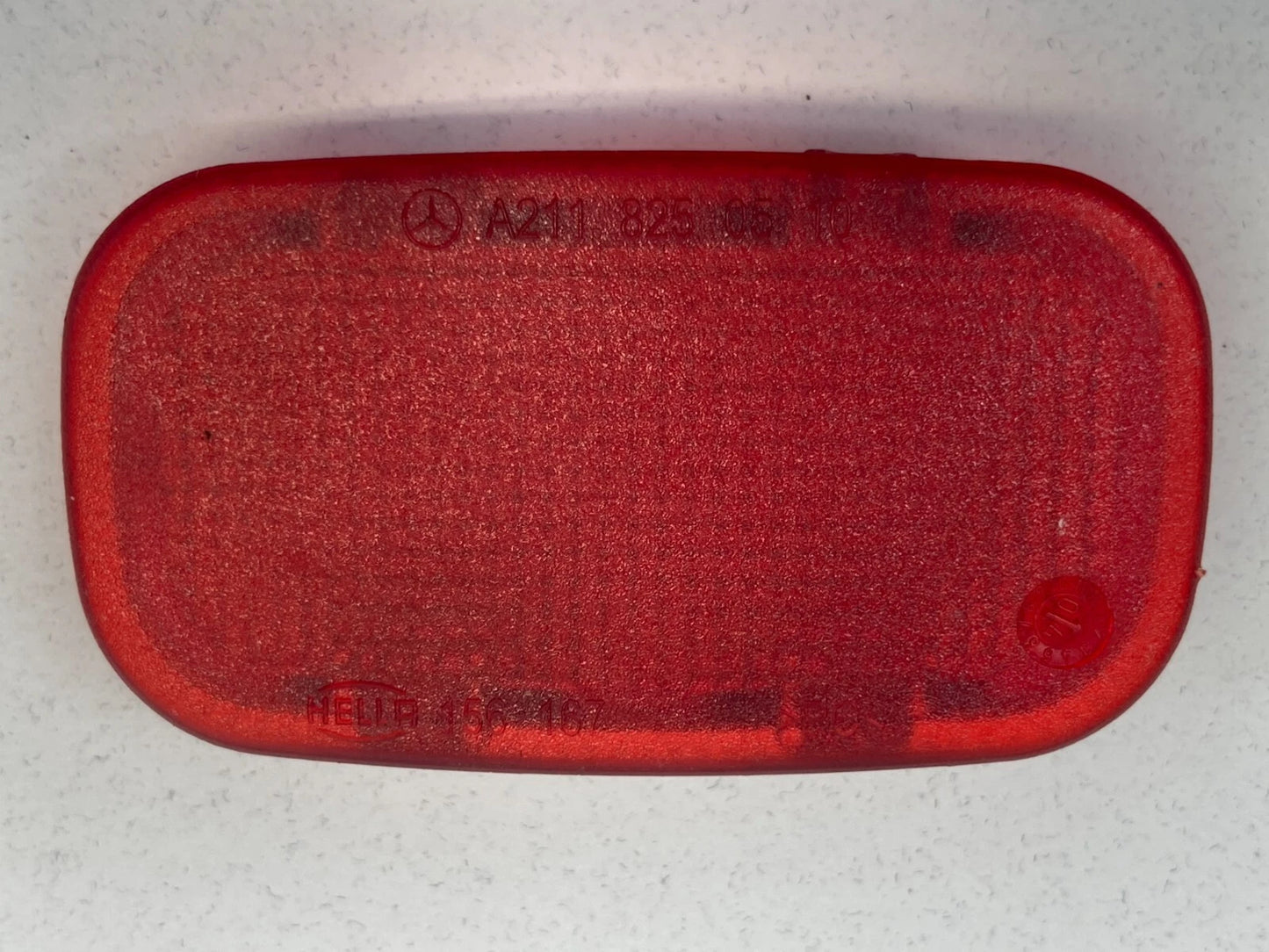 03-09 MERCEDES-BENZ E320 SDAN FRONT DOOR RED COURTESY LIGHT LAMP LENS 2118250510