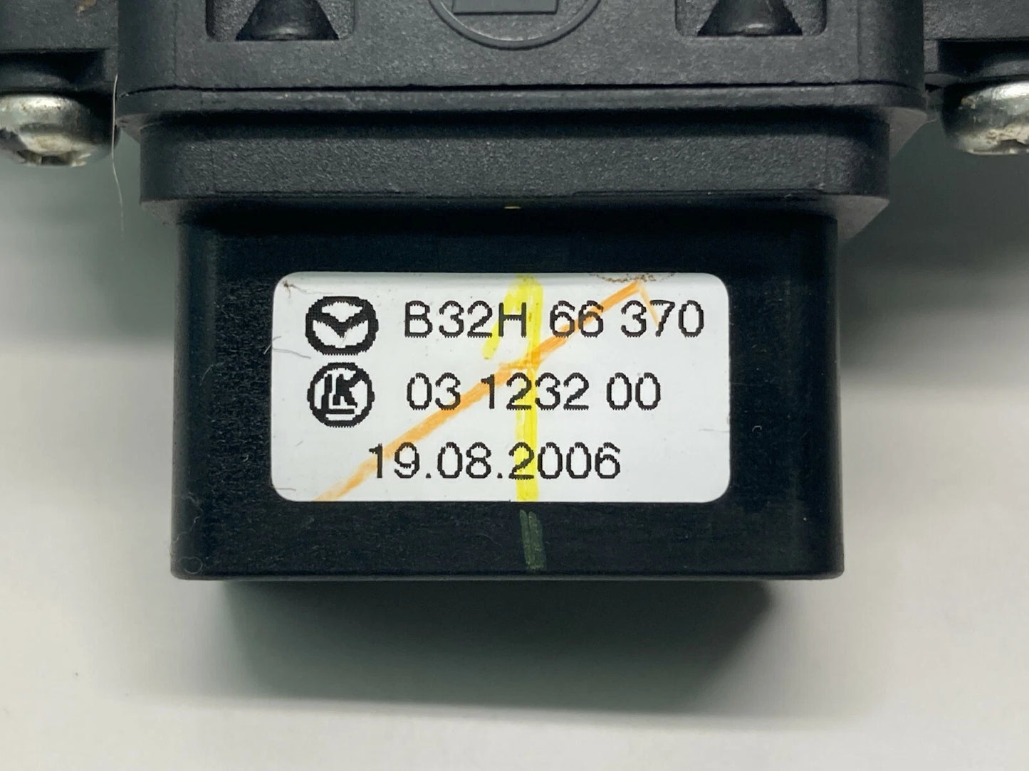 04-09 MAZDA 3 SEDAN FRONT RIGHT PASSENGER POWER WINDOW SWITCH W/ TRIM B32H66370
