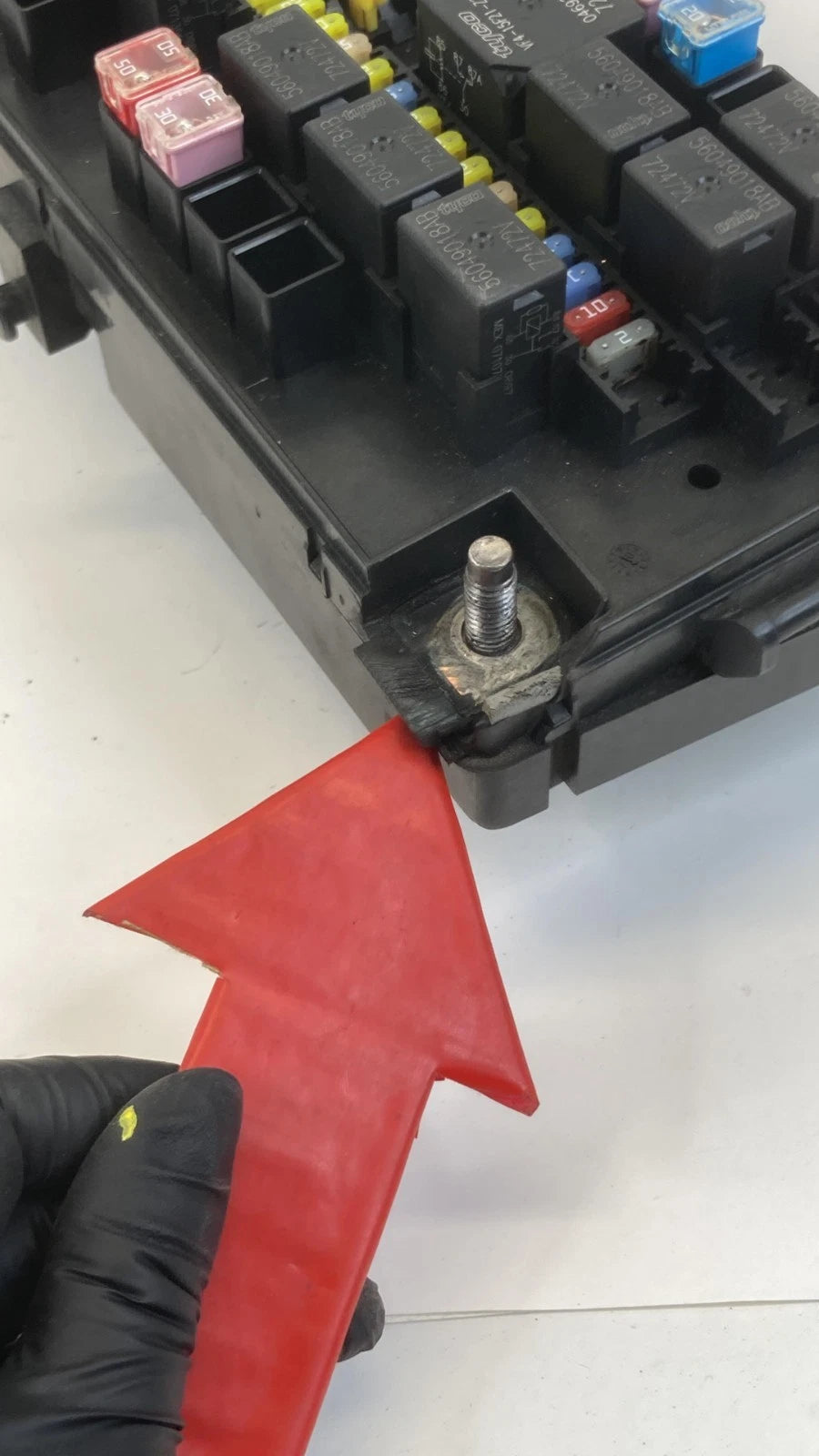 2007 2008 DODGE DAKOTA ENGINE FUSE BOX RELAY POWER MODULE 04692092AE OEM