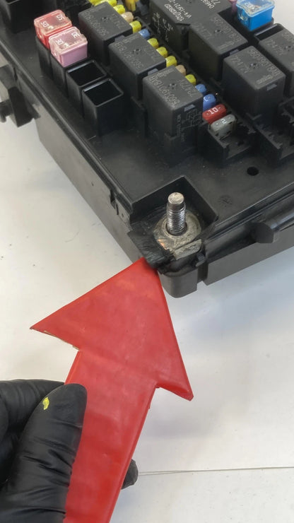 2007 2008 DODGE DAKOTA ENGINE FUSE BOX RELAY POWER MODULE 04692092AE OEM