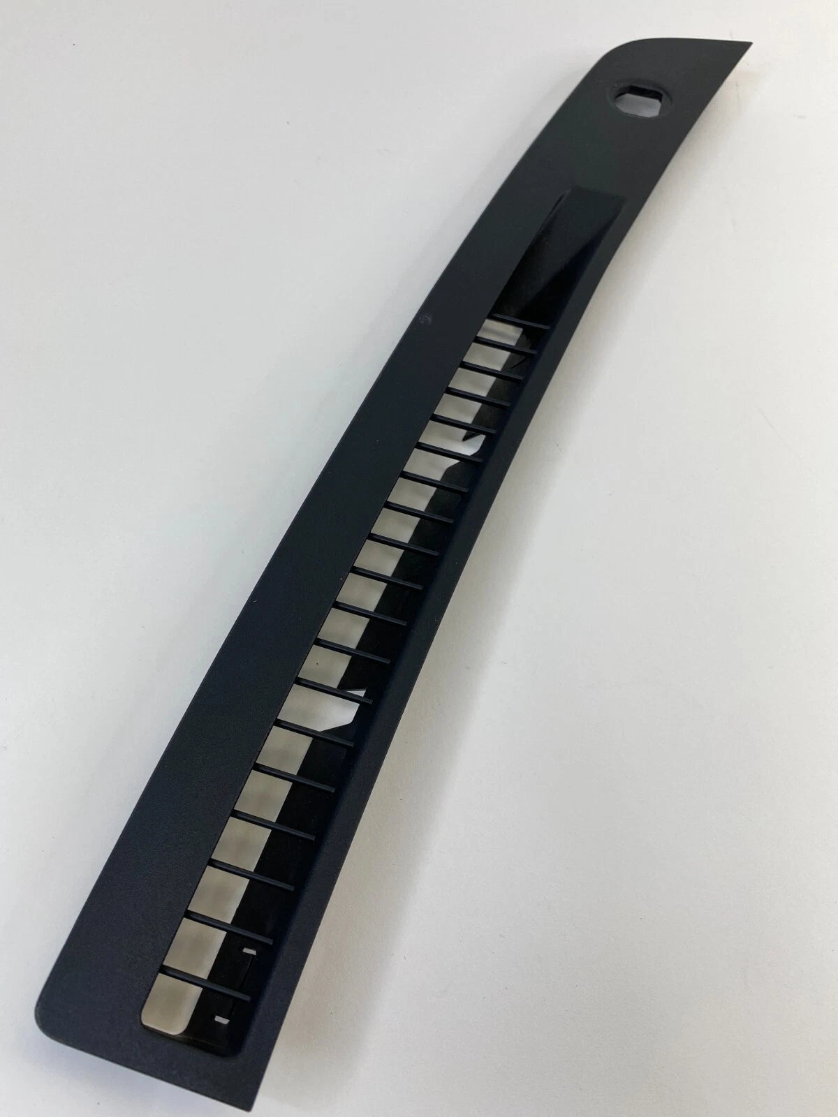 2008-2013 INFINITI G37 DASH RIGHT PASSENGER DEFROSTER GRILLE TRIM 68742-JK00A