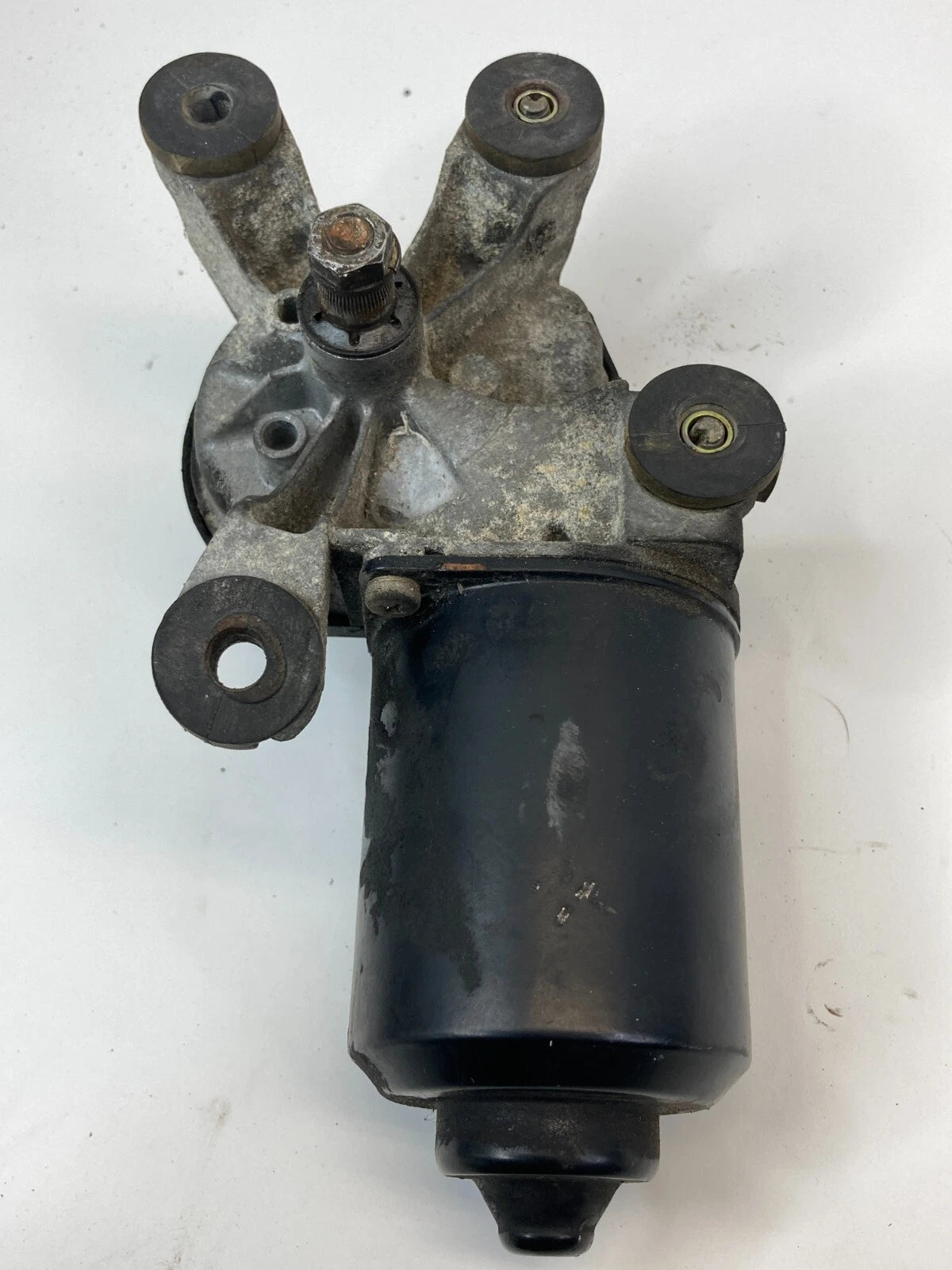 1998-2002 TOYOTA COROLLA FRONT WINDSHIELD WIPER MOTOR ASSEMBLY OEM 85110-02040