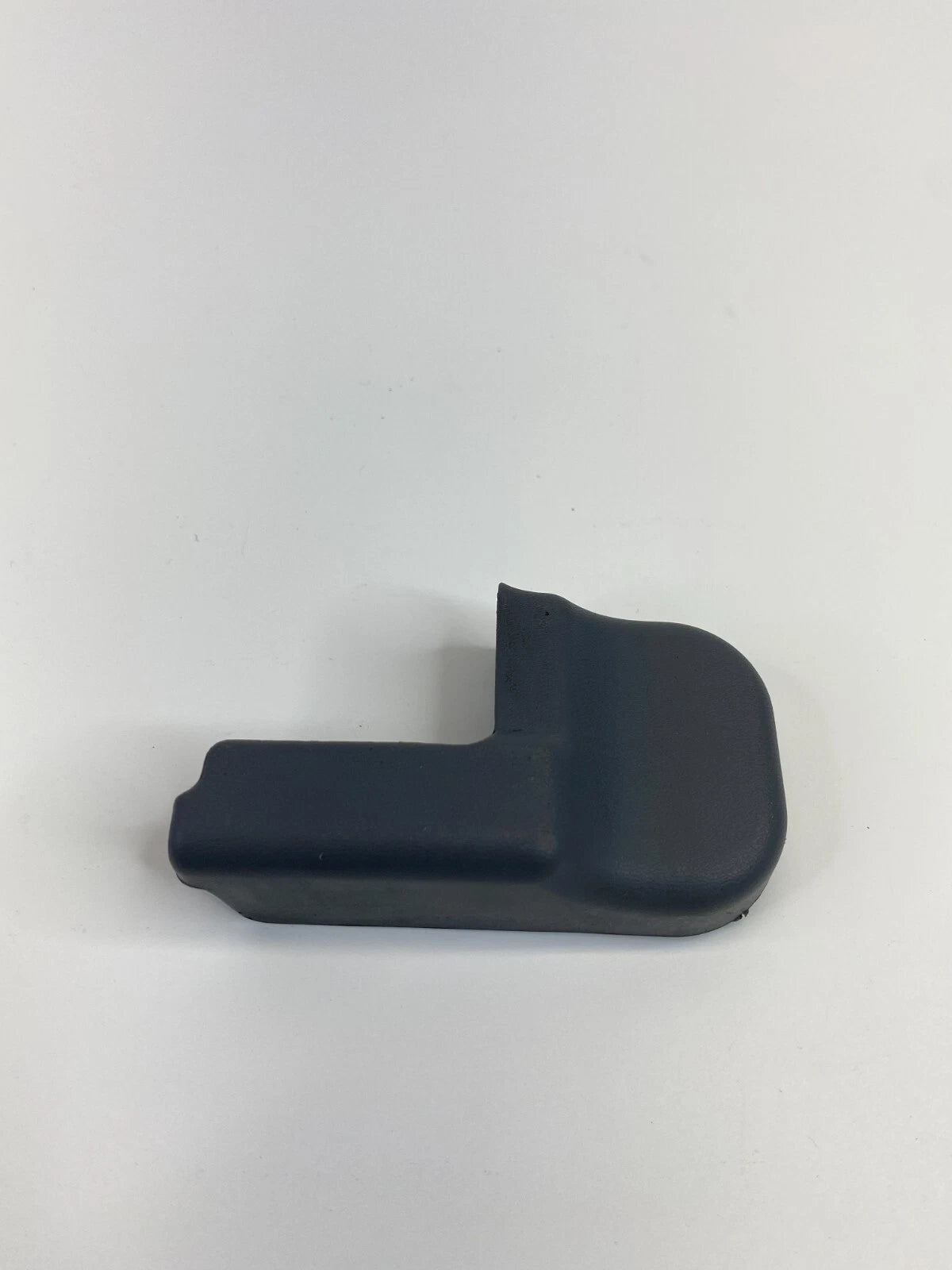 00-06 HYUNDAI ELANTRA FRONT SEAT TRACK REAR LEFT INNER COVER CAP 88567-2D100 OEM