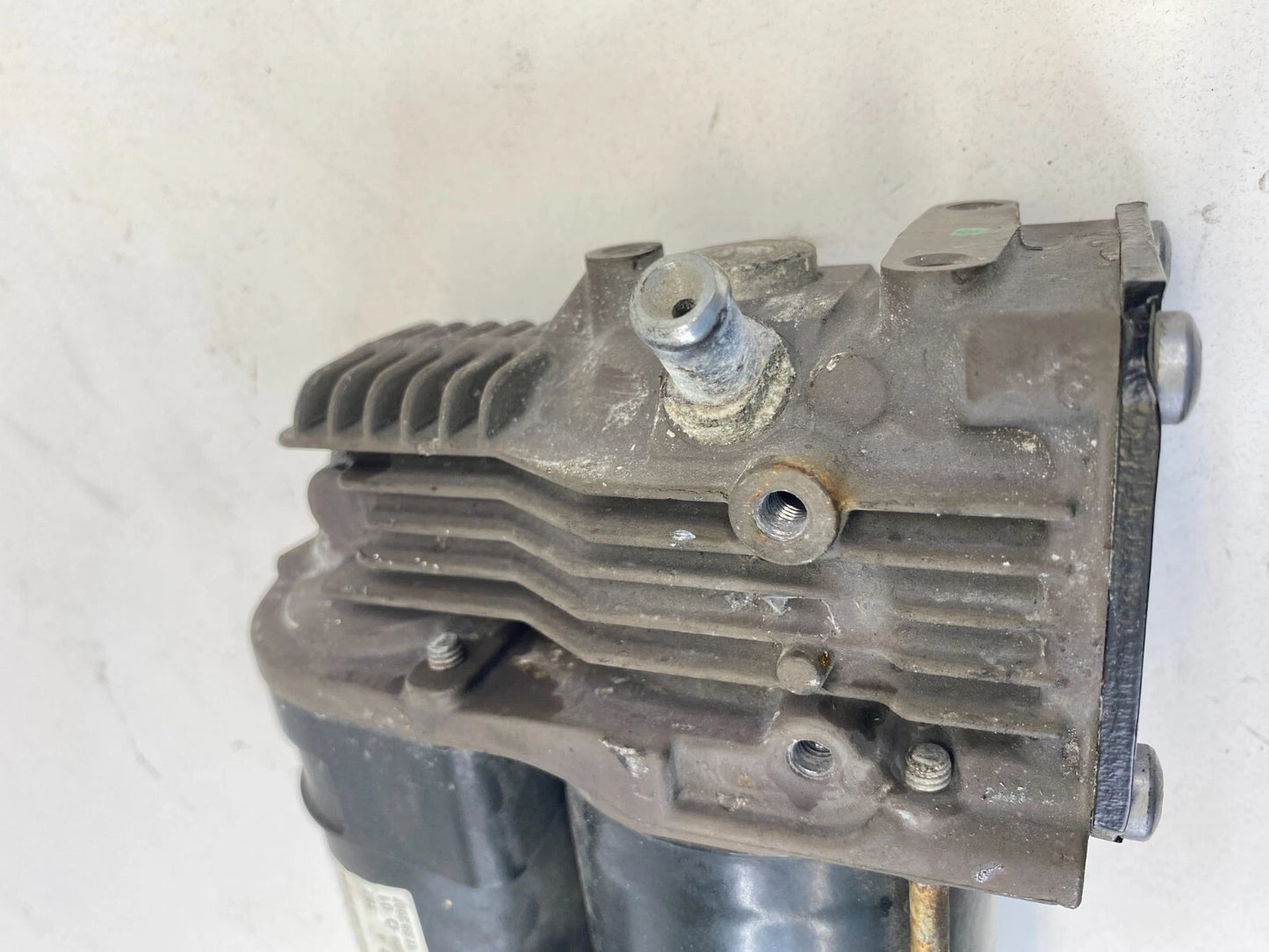 06-12 MERCEDES-BENZ R350 AIR AIRMATIC SUSPENSION COMPRESSOR PUMP A2513202204