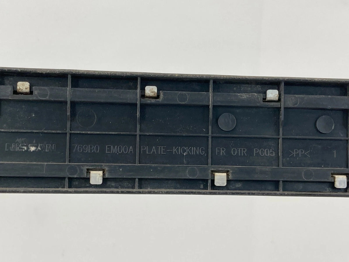 07-12 VERSA FRONT RIGHT PASSENGER DOOR STEP KICKING SCUFF SILL PLATE 769B0-EM00A