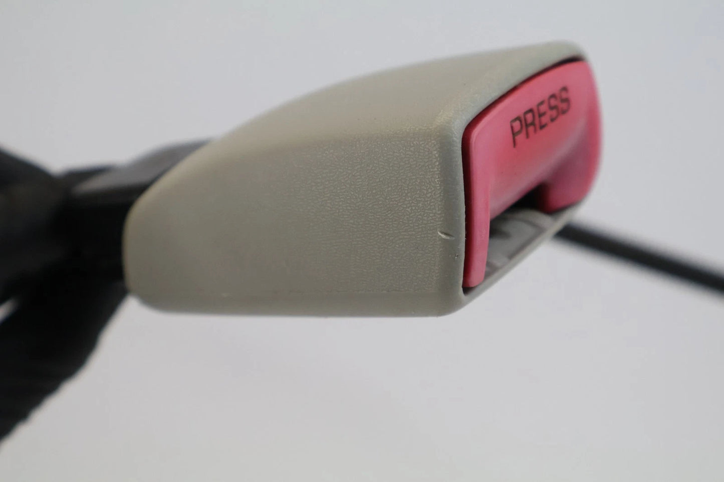 2010-2015 TOYOTA PRIUS FRONT RIGHT PASSENGER SIDE SEAT BELT BUCKLE E034501 OEM