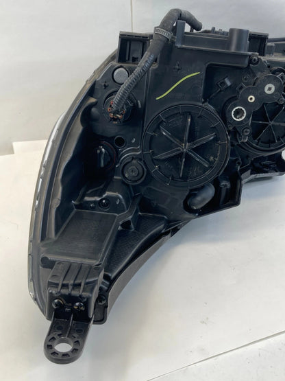 2016-2018 KIA SORENTO RIGHT SIDE HEADLIGHT HALOGEN W/ GUIDE LED 92102-C6 OEM