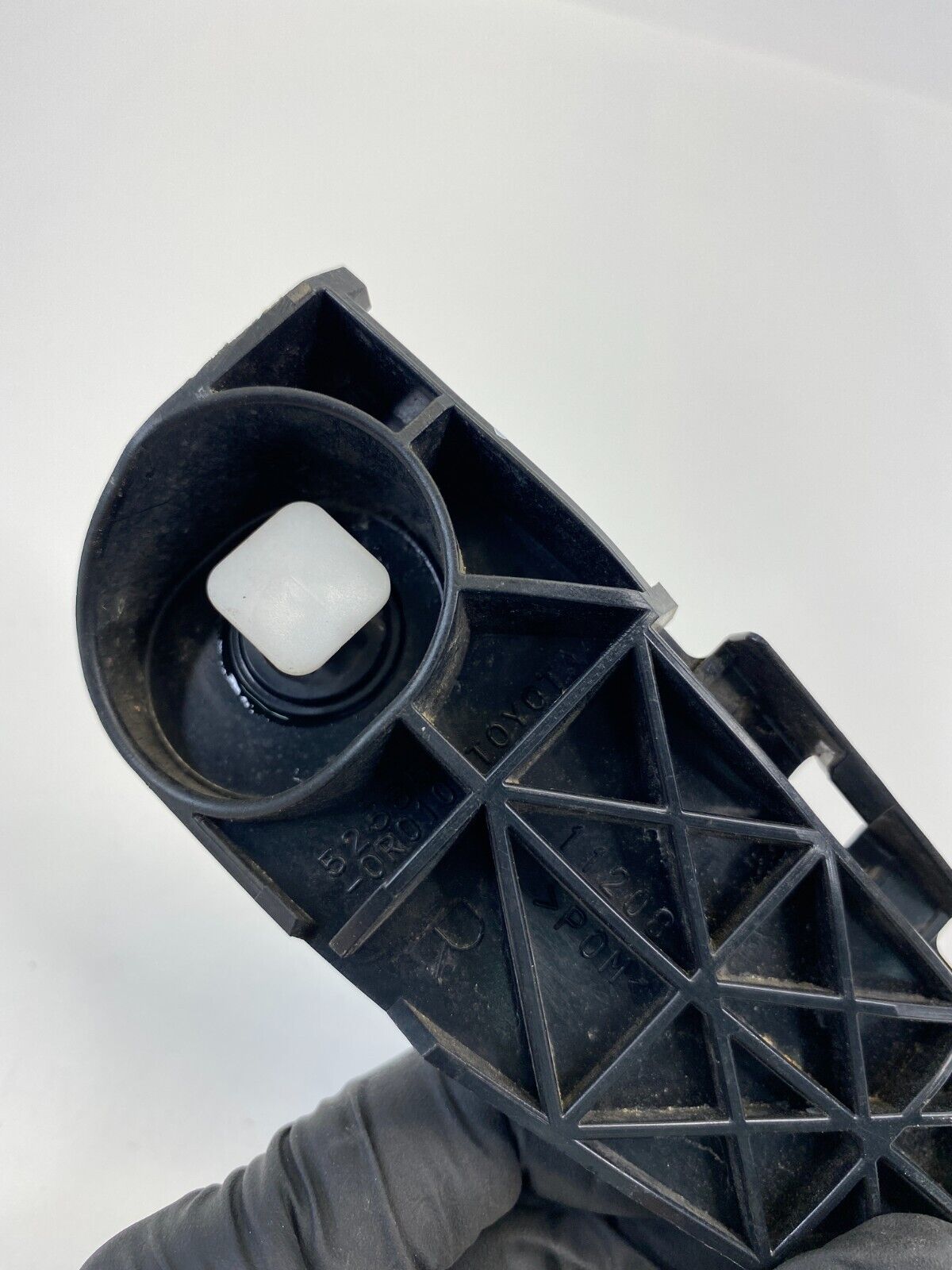 2006-2012 Toyota RAV4 Front Right Bumper Bracket Retainer Cover Stay 52535-0R010