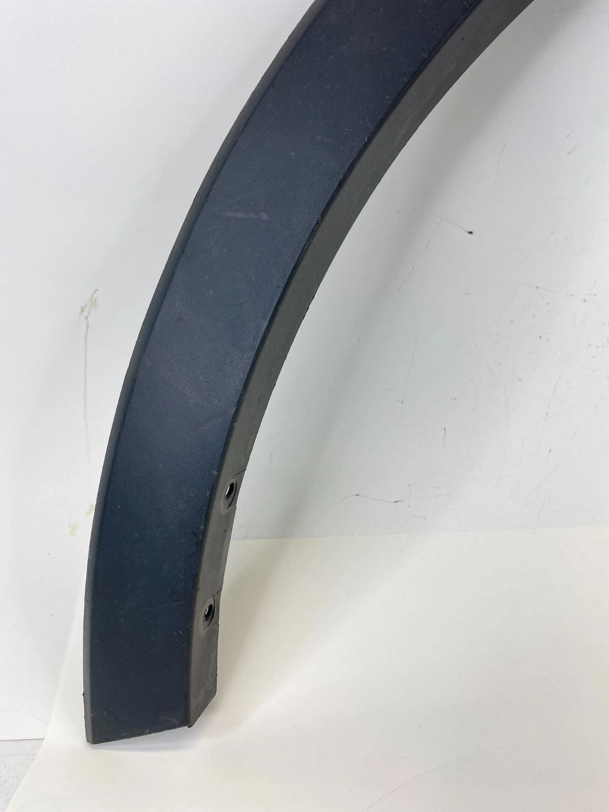2013-2019 FORD INTERCEPTOR SUV REAR RIGHT SIDE QUARTER WHEEL OPENING MOLDING