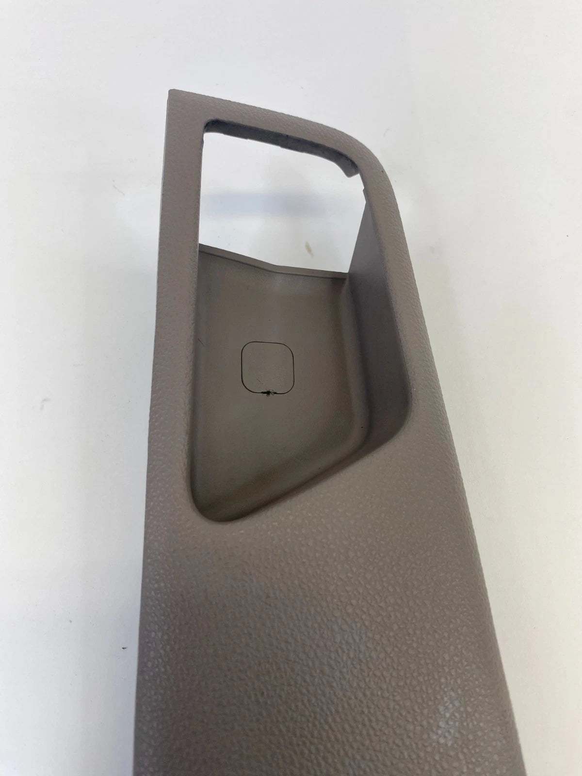 2005-2010 KIA SPORTAGE REAR RIGHT INSIDE DOOR HANDLE TRIM BEZEL 836211F000 OEM
