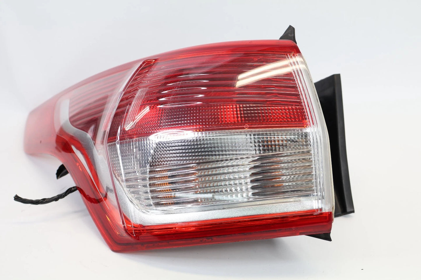 2013-2016 FORD ESCAPE REAR LEFT OUTER TAILLIGHT LAMP UNIT CJ54-13405-A OEM