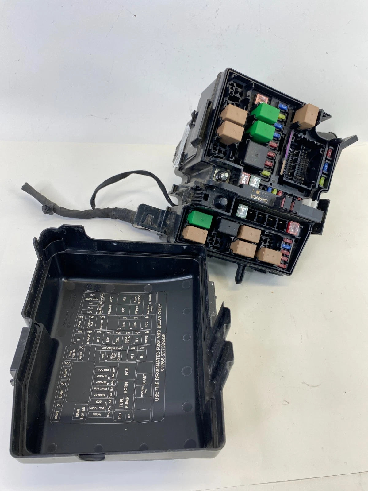 2013-2016 KIA OPTIMA 2.4L FWD ENGINE COMPARTMENT JUNCTION FUSE RELAY BOX ASSY